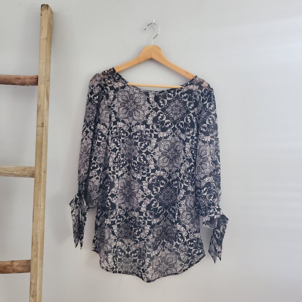 Bobeau Black & White Sheer Floral Pullover Top Size M